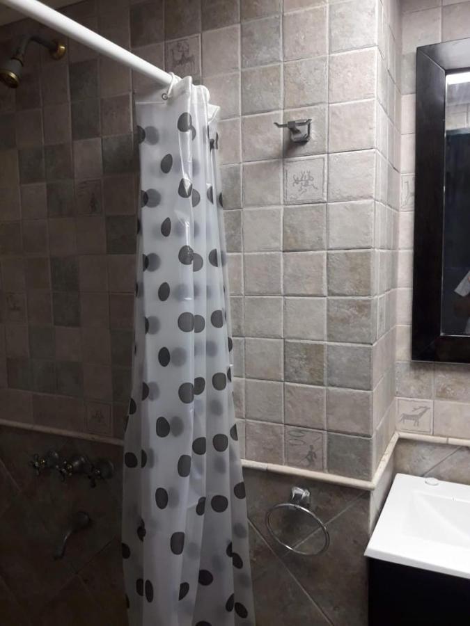 Posada Villa Club, Apart 3 Cerca Del Aeropuerto El Palomar Hurlingham エクステリア 写真